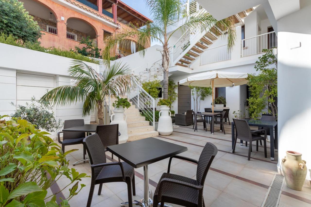 Hotel Belvir Villasimius Exterior foto
